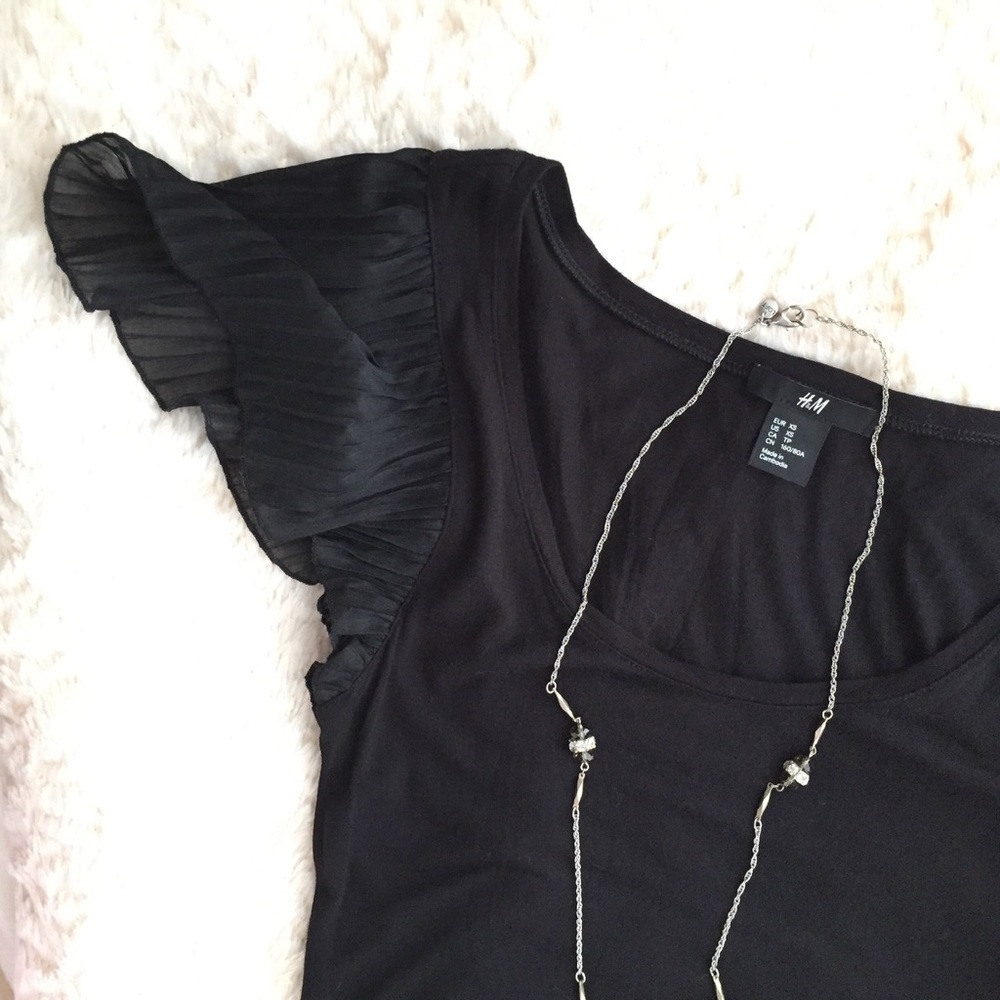 $5 with a bundle! H&M flutter sleeve top